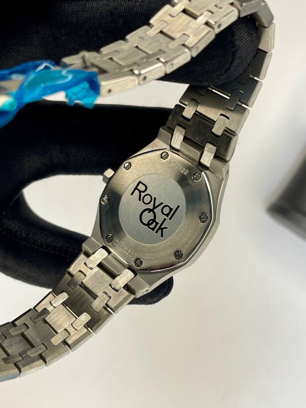 ساعت زنانه AP مدل رویال اوک (Royal Oak) نگین دار