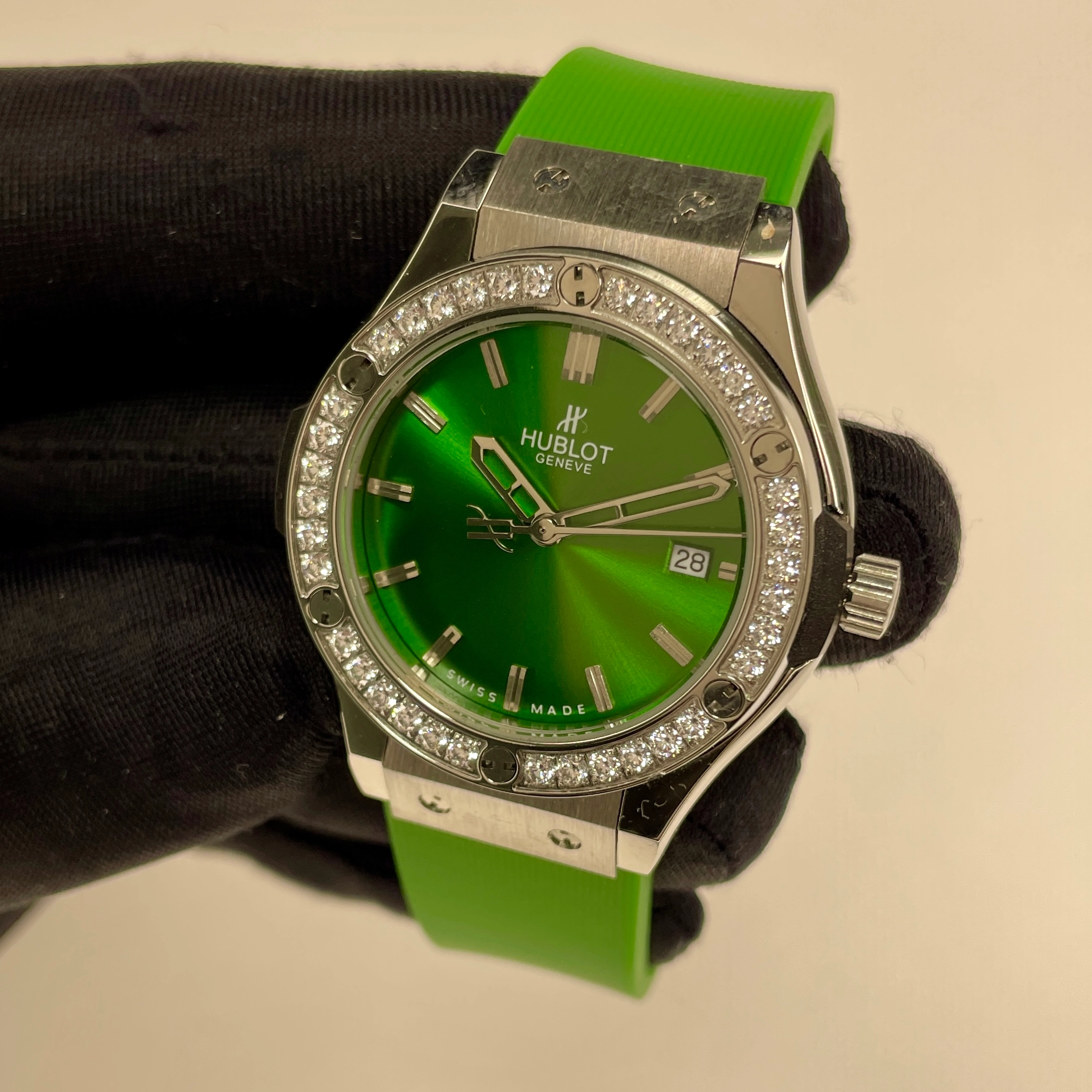 ساعت زنانه هابلوت دور نگین