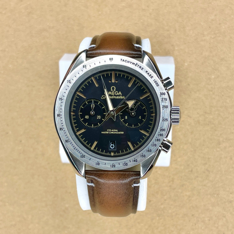 ساعت مردانه امگا مدل اسپید مستر( Speedmaster Professional ) کرنوگراف بند چرمی