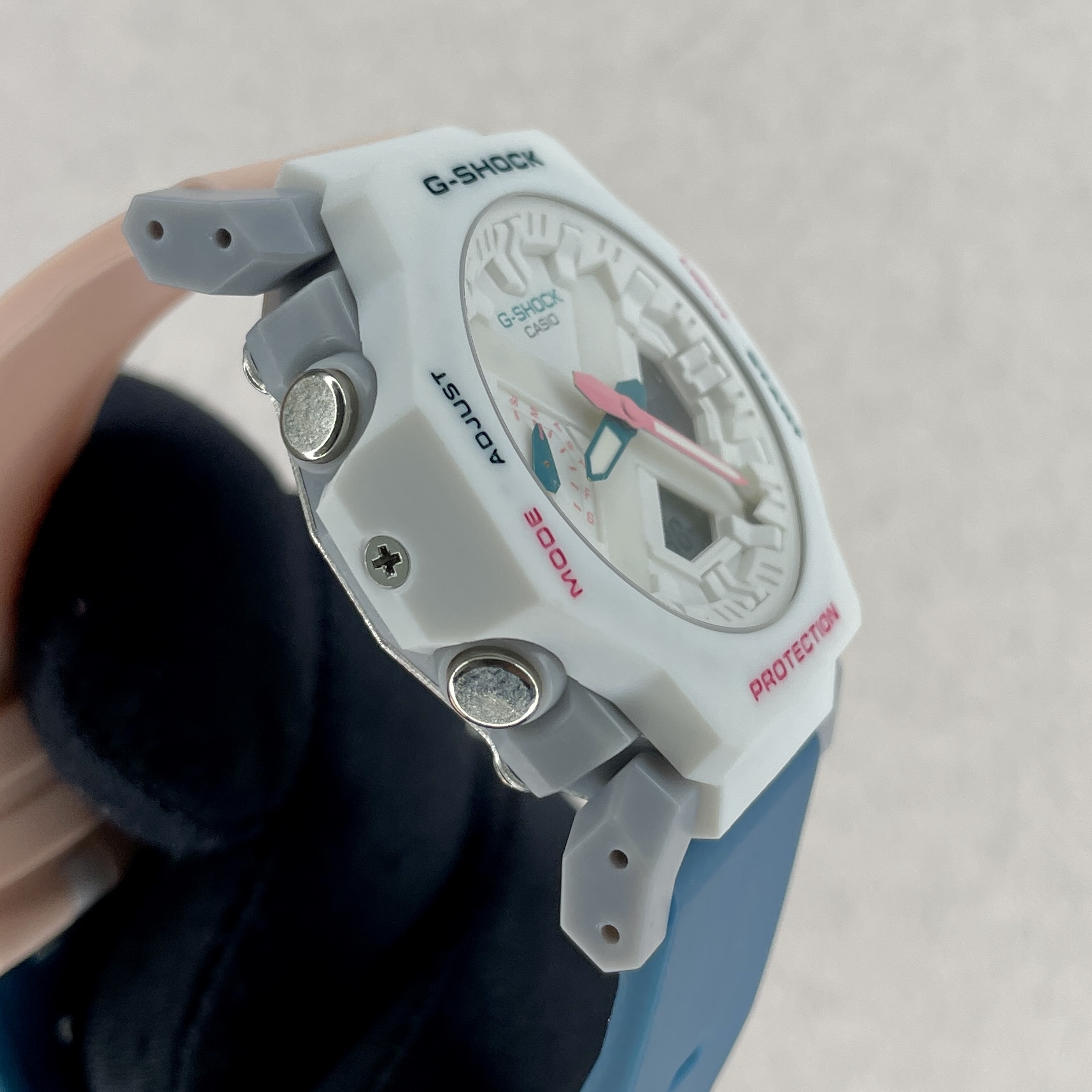 ساعت زنانه کاسیو جی-شاک مدل GA-2300W oh رنگی