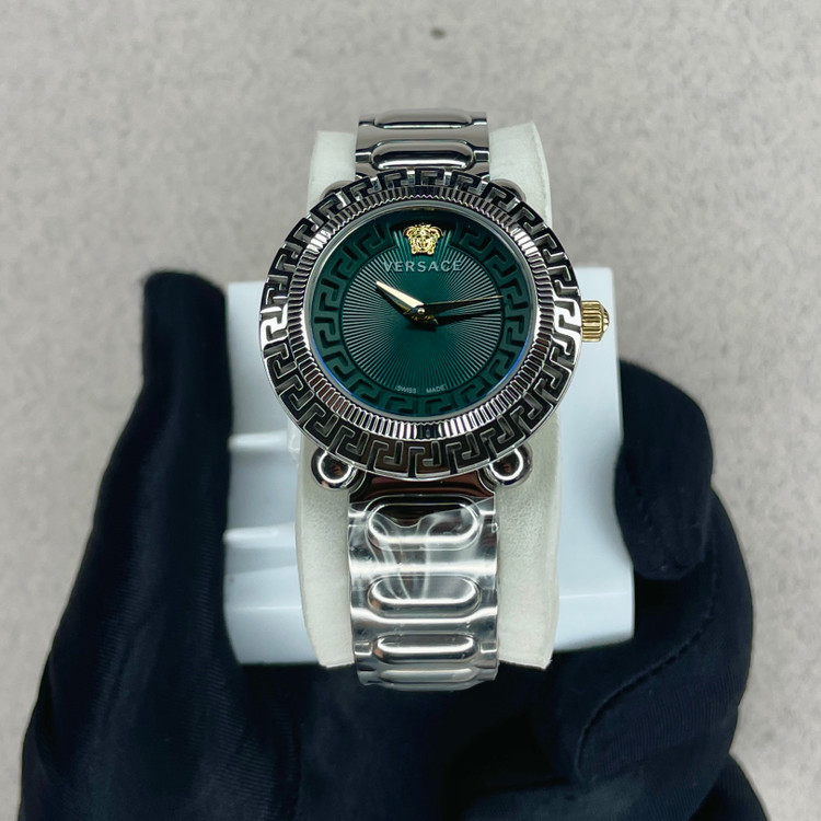 ساعت زنانه ورساچه مدل Versace V سبز