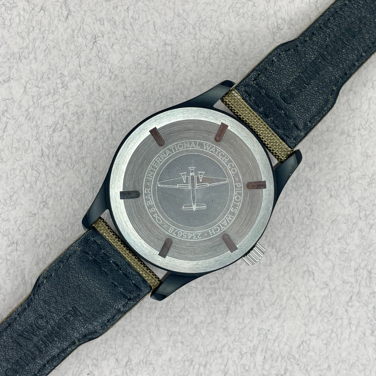 “نمای پشت ساعت IWC خلبانی