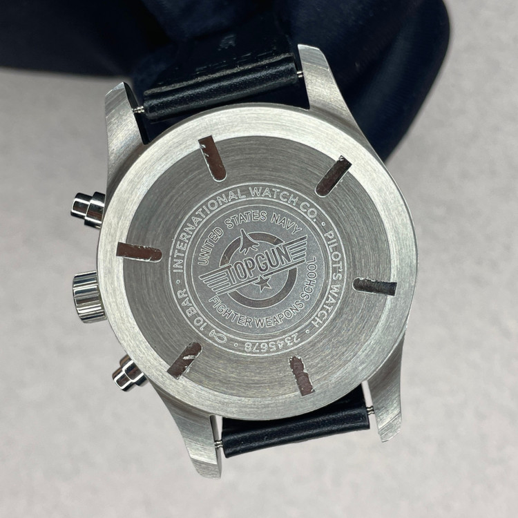 “نمای پشت ساعت IWC خلبانی”
